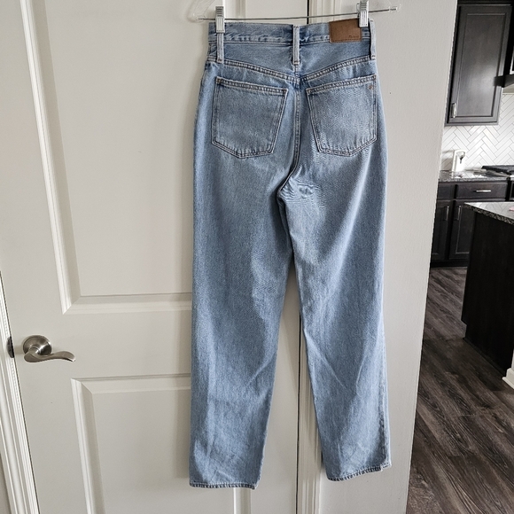 Madewell Baggy Straight Jeans in Earlhurst Wash: Ripped Edition - Picture 7 of 9